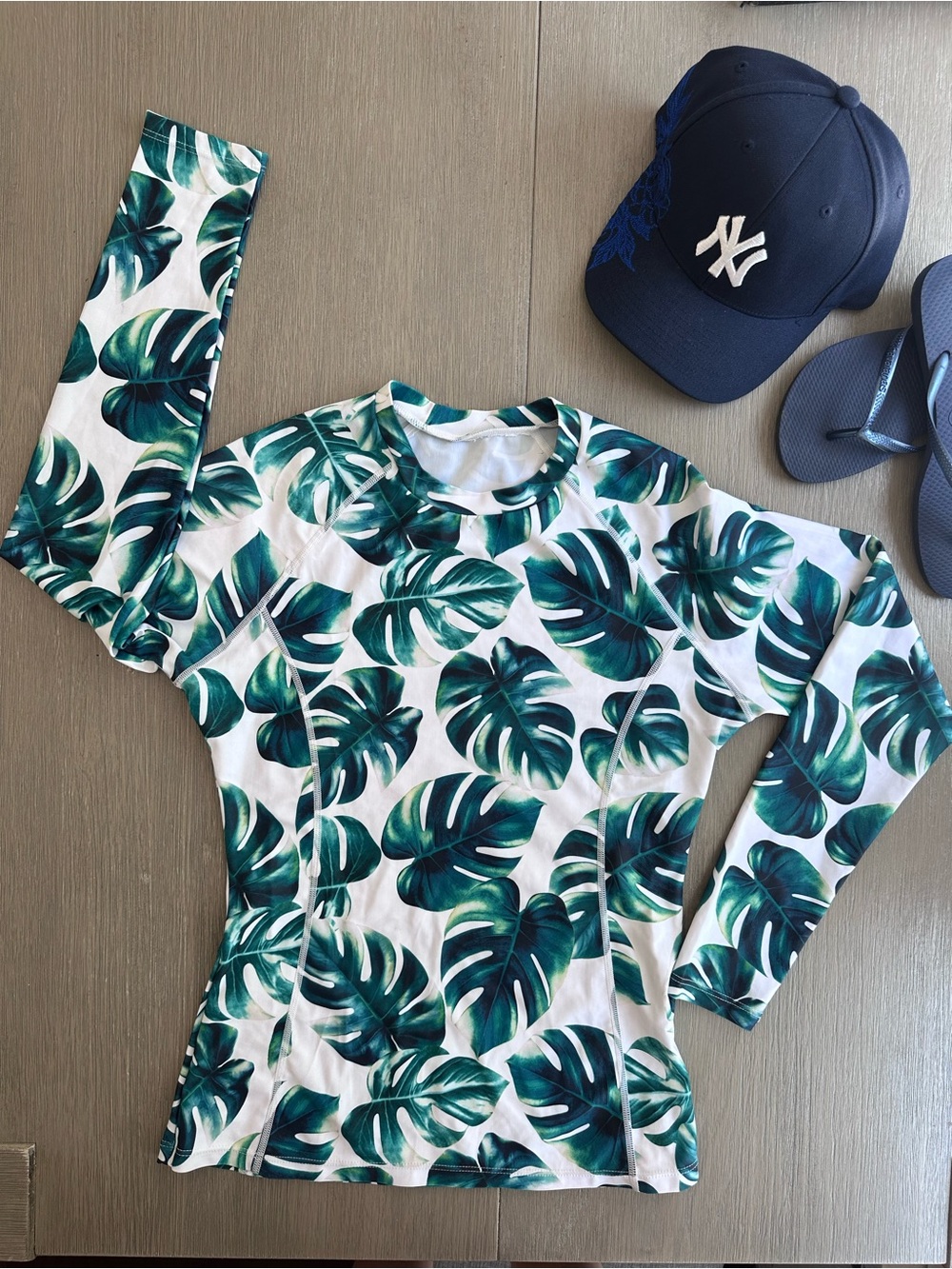 Green Tropical Monstera Print Long Sleeve Rash guard. NWOT